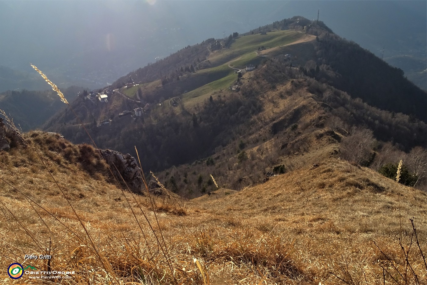 30 Zoom su Spettino Alto e la Forcella di Spettino.JPG